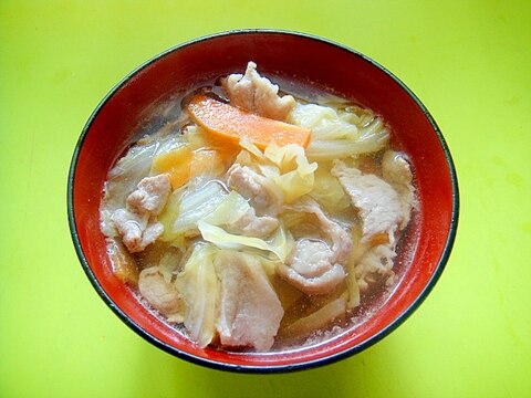 キャベツと豚肉人参の醤油汁